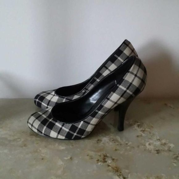 BROWNS ID 7.5 PLAID FABRIC HEELS - Picture 4 of 5